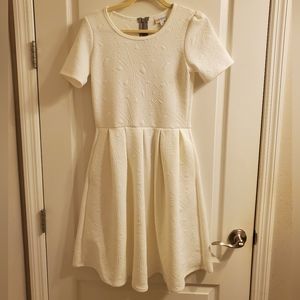 Lularoe Amelia Textured White Skater Dress Medium made in the USA IT HAS POCKETS